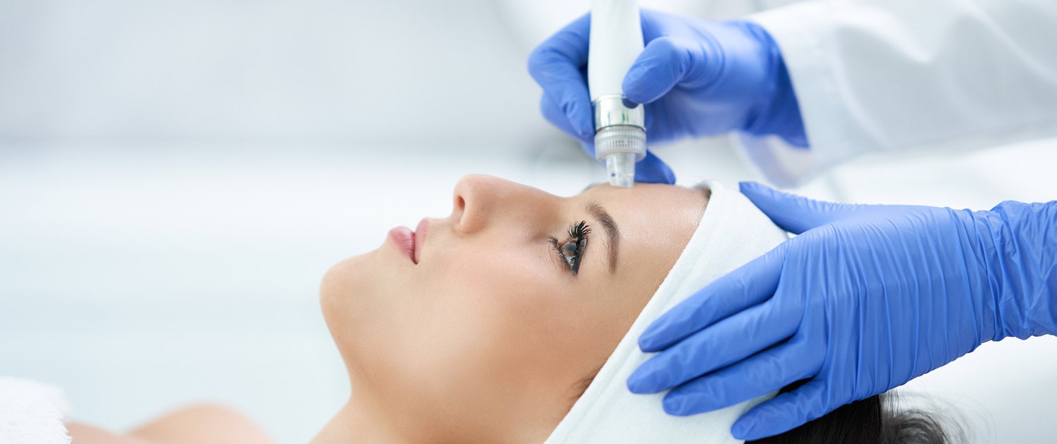 Faltenglättung, porentiefe Hautreinigung und Peelings in Konstanz. HydraFacial